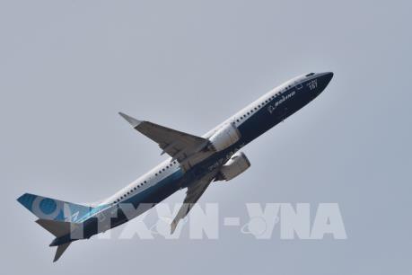 Máy bay Boeing 737 chở 139 người rơi bánh khi hạ cánh