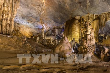 Vẻ đẹp kỳ vĩ của Động Thiên Đường vừa xác lập 2 kỷ lục