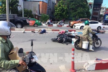 Quảng Ninh: Xe khách mất lái đâm liên hoàn dưới chân cầu Bãi Cháy