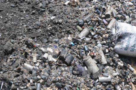 Khó khăn khi xử lý tình trạng đổ trộm rác thải công nghiệp