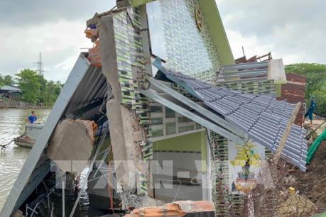 Sạt lở "nuốt" trọn 2 căn nhà tại kênh Cái Sắn, Cần Thơ