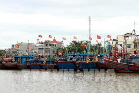 Ứng phó bão số 3: Điều 2 tàu cứu hộ ứng trực tại vịnh Lan Hạ, Cát Bà