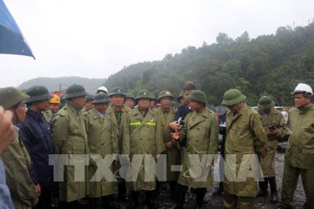 Phó Thủ tướng Trịnh Đình Dũng kiểm tra công tác phòng, chống bão số 3 tại Quảng Ninh