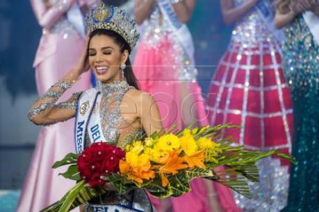 Nữ sinh 19 tuối đăng quang Hoa hậu Venezuela