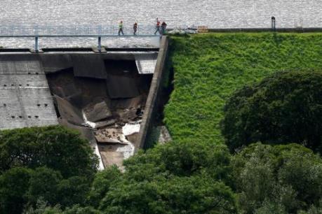 Anh: Hàng trăm người dân sơ tán khẩn cấp do nguy cơ vỡ đập Toddbrook