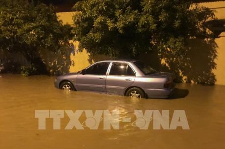 Mưa lớn, nhiều tuyến đường thành phố Điện Biên Phủ ngập sâu trong nước