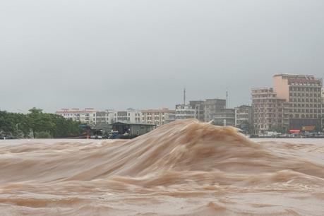 Quảng Ninh: Nước sông Ka Long dâng cao, uy hiếp nghiêm trọng một số vùng trũng