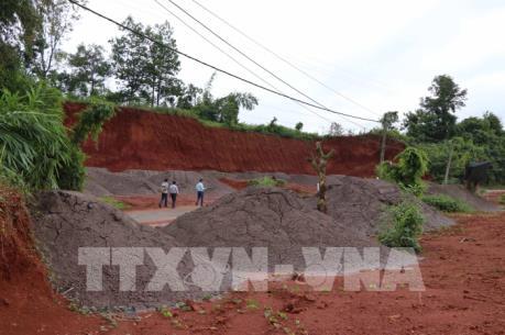Đắk Nông: Đổ chất thải ra môi trường để… san lấp mặt bằng