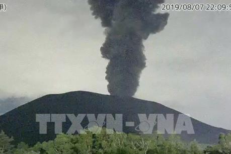Nhật Bản báo động núi lửa phun trào trở lại