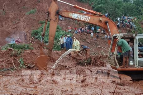 Tìm thấy thi thể 3 nạn nhân trong 1 gia đình bị sạt lở đất vùi lấp