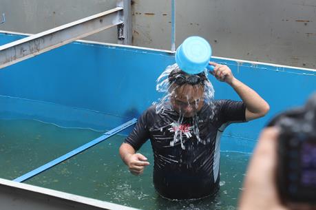 Chuyên gia Nhật tắm trên dòng sông Tô Lịch