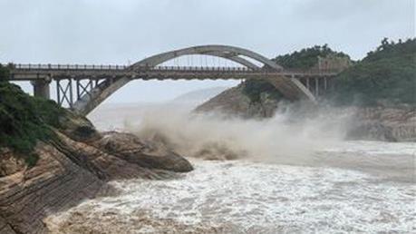 Bão Lekima đổ vào Trung Quốc, hàng trăm nghìn người phải sơ tán