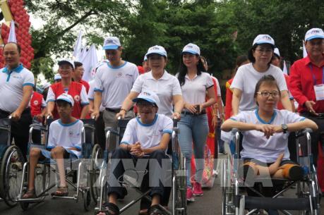 Hơn 5.000 người dân đi bộ đồng hành vì nạn nhân chất độc da cam và người khuyết tật nghèo