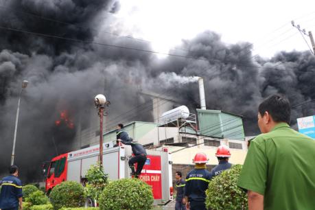 Hà Nội đang cháy lớn tại Khu Công nghiệp Sài Đồng B