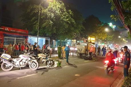 Đâm vào máy bơm bê tông nằm giữa đường, hai người tử vong tại chỗ