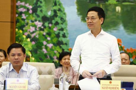 Bộ trưởng Nguyễn Mạnh Hùng: Sẽ giao trách nhiệm cho các nhà mạng về vấn đề "sim rác"
