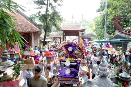  Hàng vạn khách dự lễ hội đền Bảo Hà, giao thông quá tải ngày chính hội