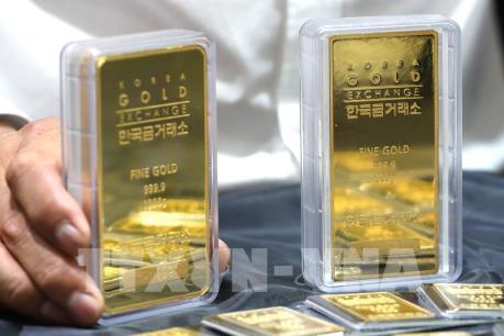 Giá vàng thế giới đảo chiều đi lên khi đồng USD yếu đi