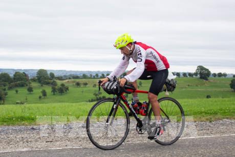 Lập kỷ lục Guiness đạp xe qua 16 nước châu Âu trong 6 ngày