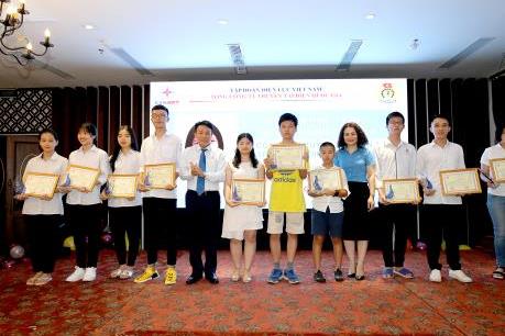 EVNNPT khen thưởng con công nhân viên chức đạt thành tích cao trong học tập 