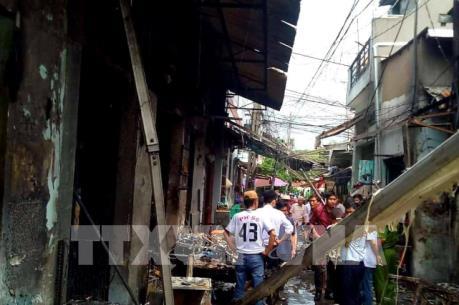 Nổ bình gas khiến 7 ngôi nhà bị hư hỏng