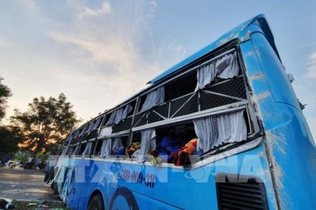 Hai xe giường nằm va chạm, ít nhất 25 người thương vong