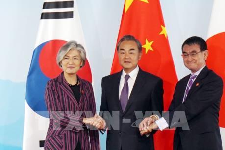 Ngoại trưởng Trung - Nhật - Hàn bắt đầu hội đàm tại Bắc Kinh