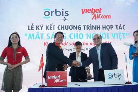 Vietjet đồng hành cùng bệnh viện mắt trên không