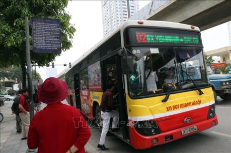 Từ 1/9, Hà Nội miễn phí đi xe buýt cho người thuộc diện ưu tiên