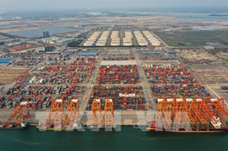 Ngành thương mại Trung Quốc gặp khó khăn do căng thẳng với Mỹ