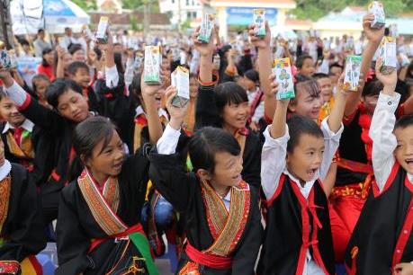 Học sinh tỉnh Quảng Ninh đón nhận ngôi trường mới và hơn 71.000 ly sữa