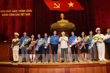 Tổng Bí thư, Chủ tịch nước Nguyễn Phú Trọng gặp mặt đảng viên trẻ tiêu biểu toàn quốc 