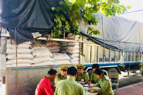 Thu giữ 600 bao đường kính trắng nhập lậu