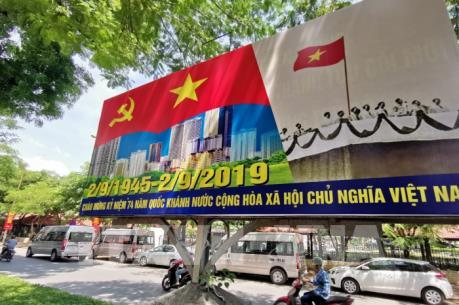 Hà Nội trang hoàng rực rỡ cờ hoa mừng 74 năm Quốc khánh 2/9