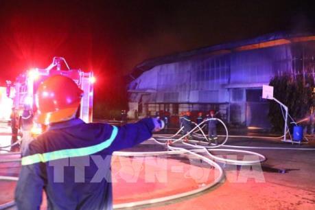 Bình Dương: Cháy công ty sản xuất đệm mút