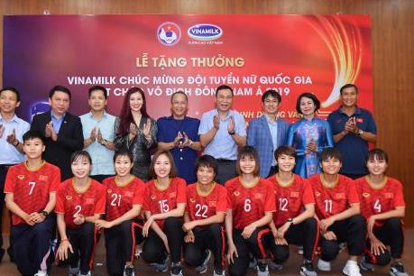  Vinamilk trao thưởng Đội tuyển bóng đá nữ quốc gia vô địch Đông Nam Á 2019