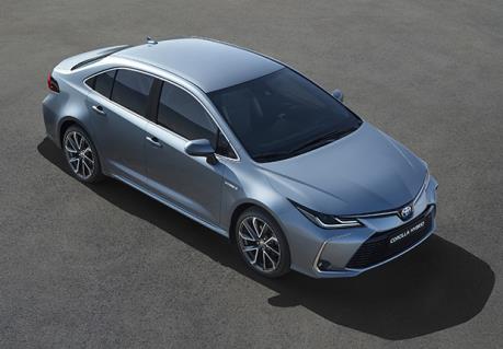 Toyota ra mắt mẫu xe lai Corolla Altis đầu tiên tại Thái Lan