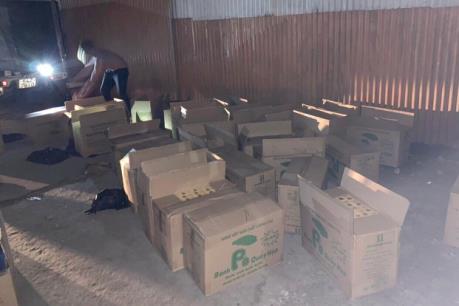 Tạm giữ nhóm đối tượng vận chuyển trái phép gần 35.000 bao thuốc lá lậu