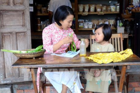 Cha mẹ cùng con “sống xanh”