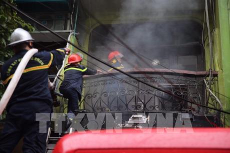 Cháy nhà 5 tầng tại phố Núi Trúc, Hà Nội