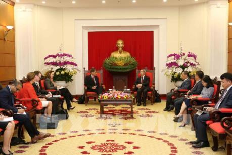 Trưởng ban Kinh tế Trung ương tiếp Phó Trợ lý Bộ trưởng Tài chính Hoa Kỳ