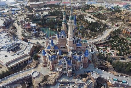 Disneyland Thượng Hải "cấm cửa" mỳ ăn liền và sầu riêng