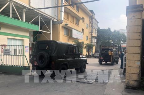 Bắt đầu tiến hành tẩy độc khu vực nhà xưởng bị cháy của Công ty Rạng Đông