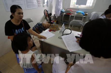 Tiếp tục khám sức khỏe cho người dân quanh khu vực kho cháy Rạng Đông