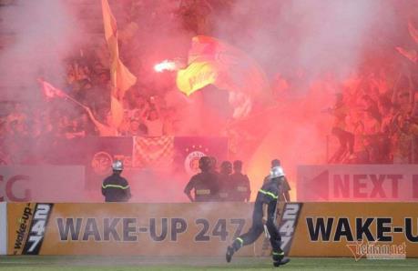 Khởi tố vụ đốt pháo sáo tại sân Hàng Đẫy, Hà Nội