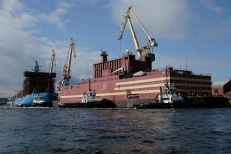 Nhà máy điện hạt nhân nổi đầu tiên của thế giới kết thúc hành trình 5.000 km