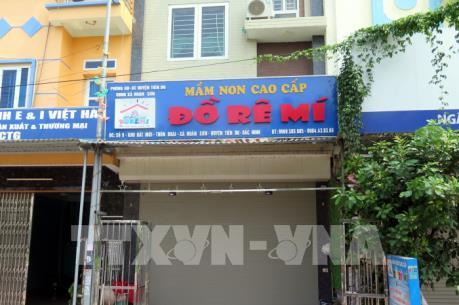 Đình chỉ Cơ sở Mầm non tư thục Đồ Rê Mí bỏ quên cháu bé 3 tuổi trên xe ô tô