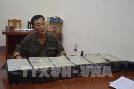 Lạng Sơn bắt đối tượng vận chuyển trái phép 60 bánh heroin