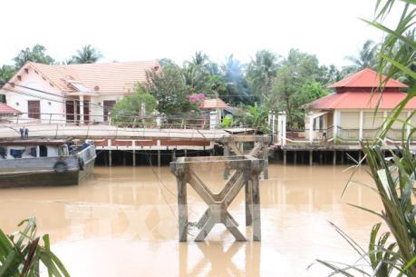 Sà lan làm sập cầu Sông Mã, thành phố Bến Tre