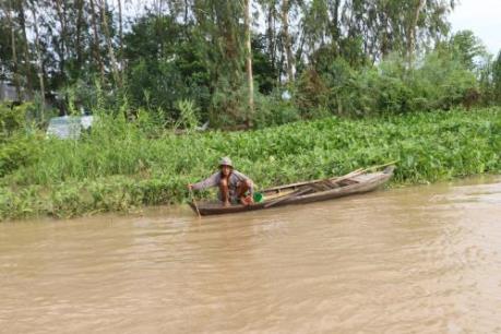 Thấp thỏm mưu sinh mùa nước nổi